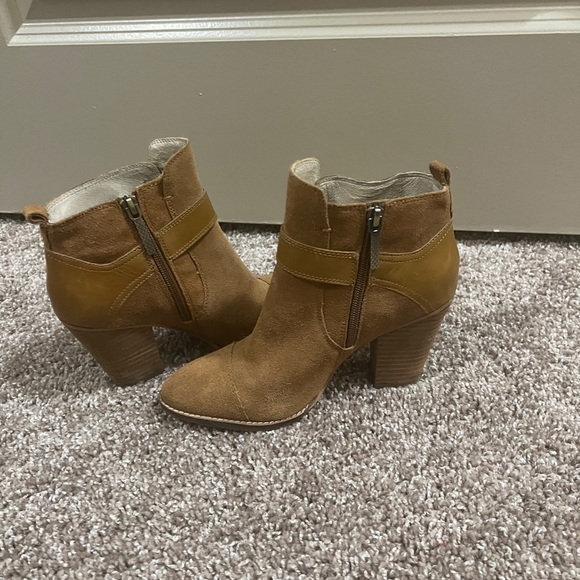 Donald J. Pliner Santos Booties Tan Suede - Picture 5 of 6